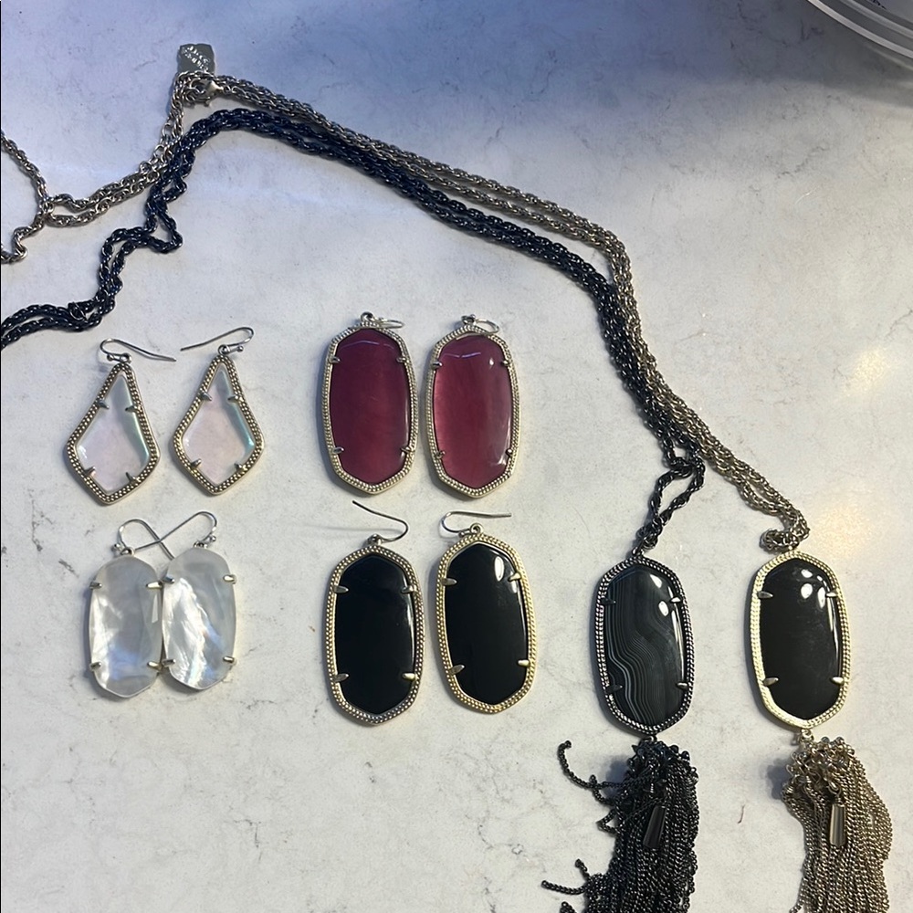 Elegant Women's Jewelry Set - Black, Pink, and White Earrings